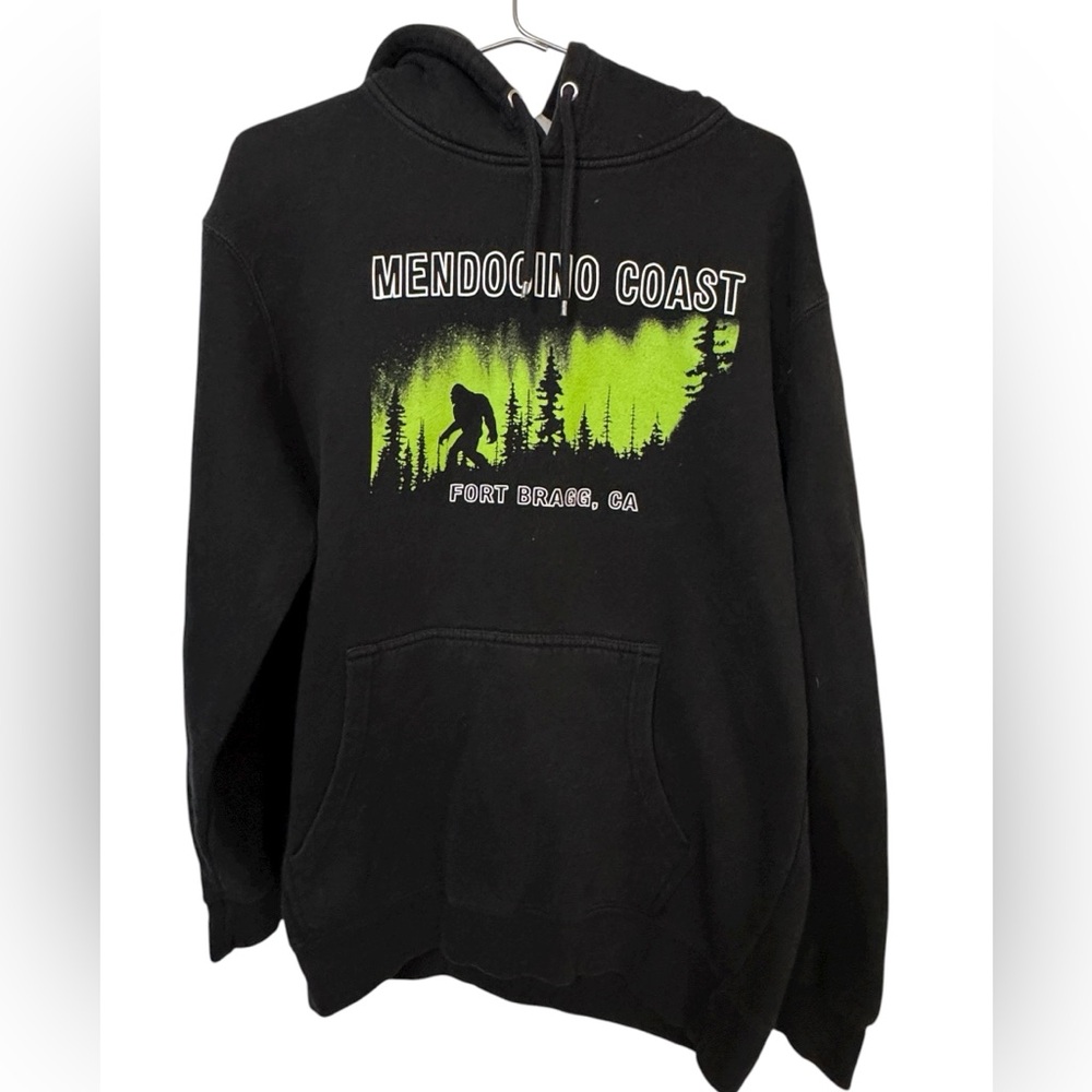 Mendocino Coast Fort Bragg CA BIGFOOT Forest Black Men’s L Hoodie MINTY